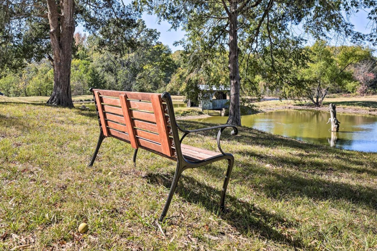 Unique Loft Cabin Fire Pit And Fishing Access! Bells Buitenkant foto