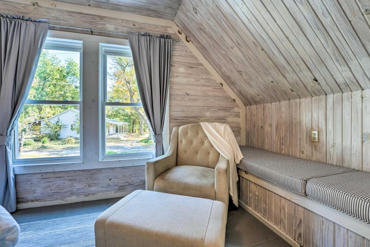 Unique Loft Cabin Fire Pit And Fishing Access! Bells Buitenkant foto
